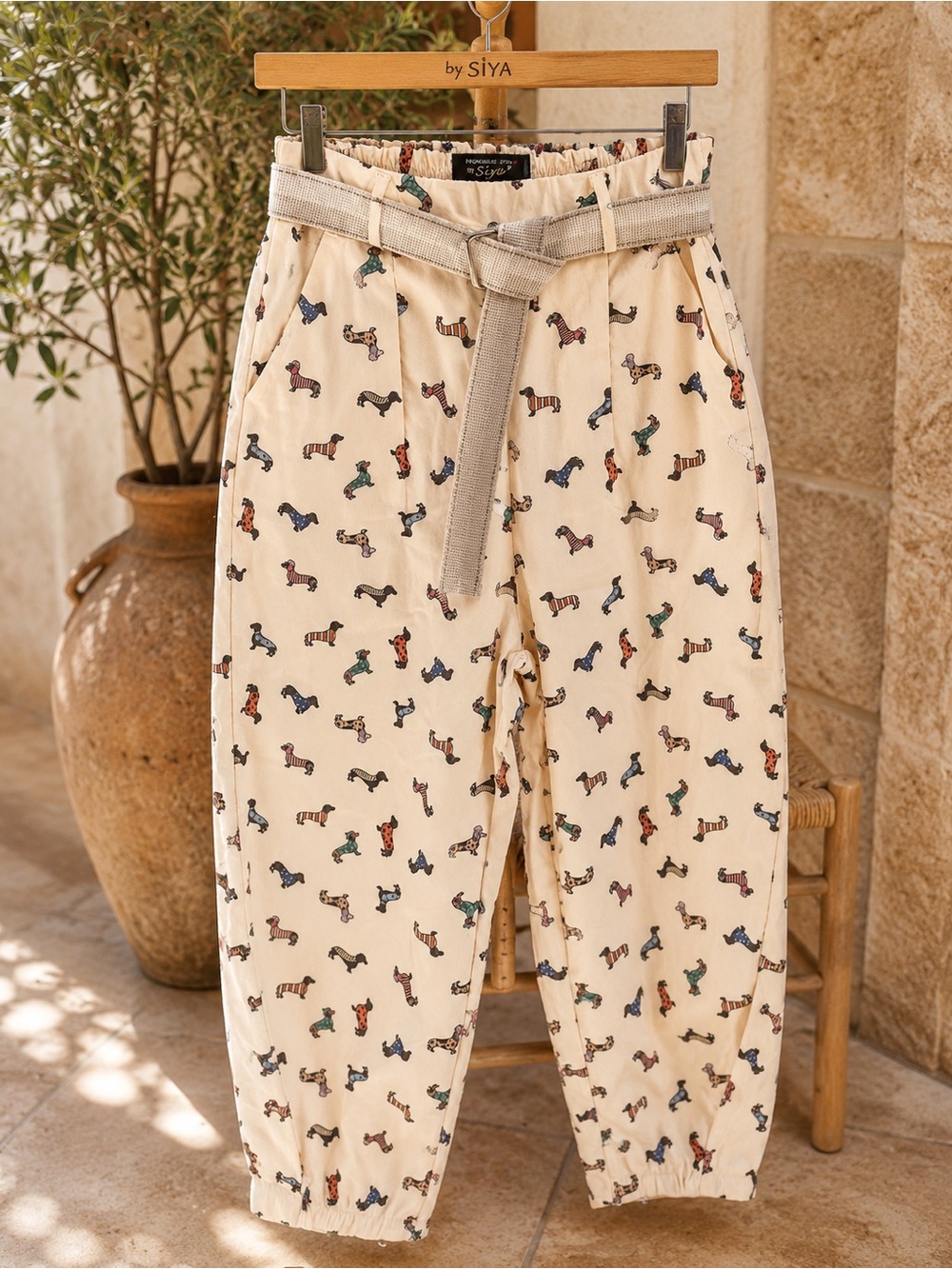 IT80. From Italy 🇮🇹 Dog Printed Barrel Pants with Woven Belt